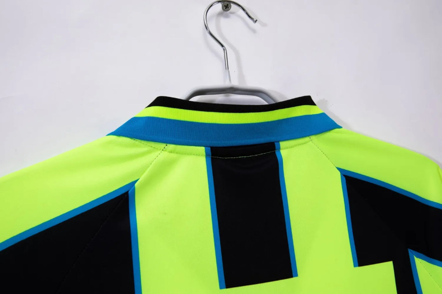 Manchester City FC 98/99 Away Retro Jersey.