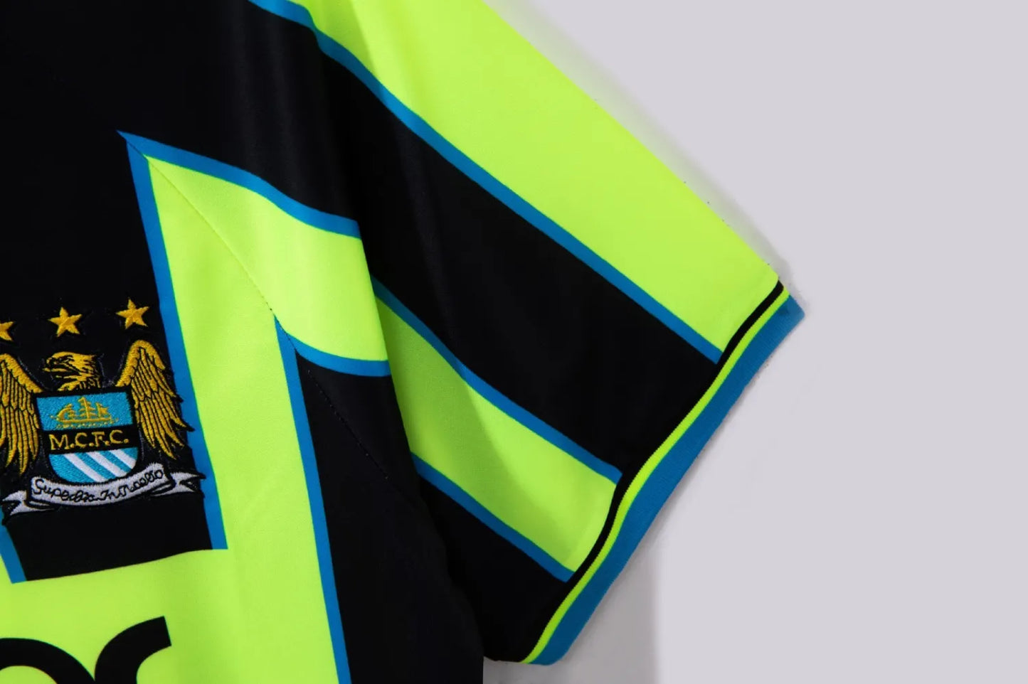 Manchester City FC 98/99 Away Retro Jersey.