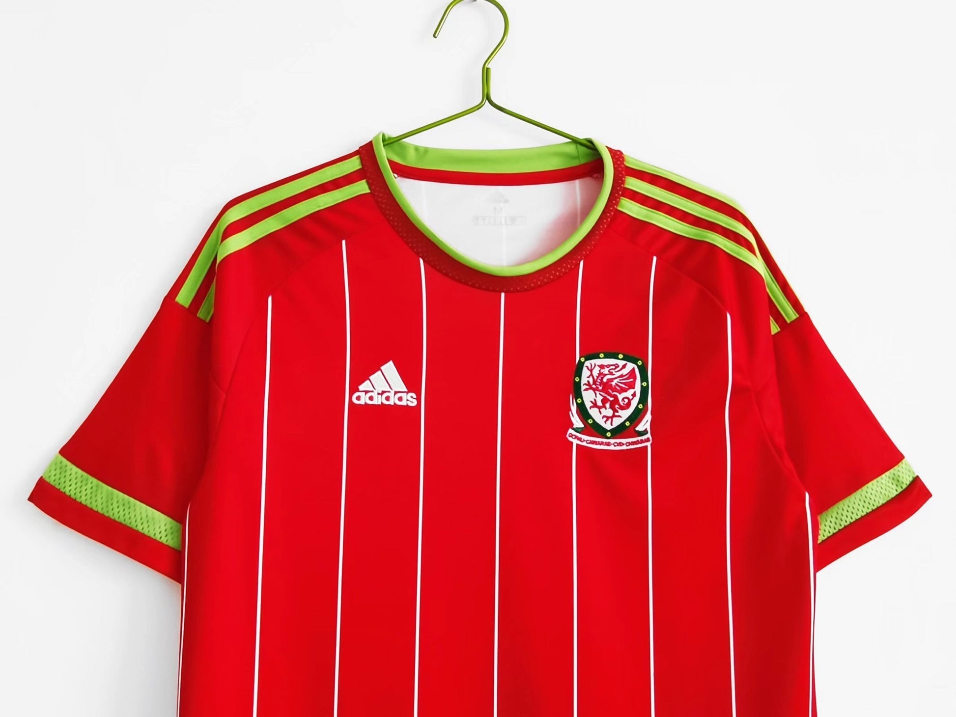 Wales 🏴󠁧󠁢󠁷󠁬󠁳󠁿 2015/16 Home Jersey. - World Cup Retro Soccer Shop