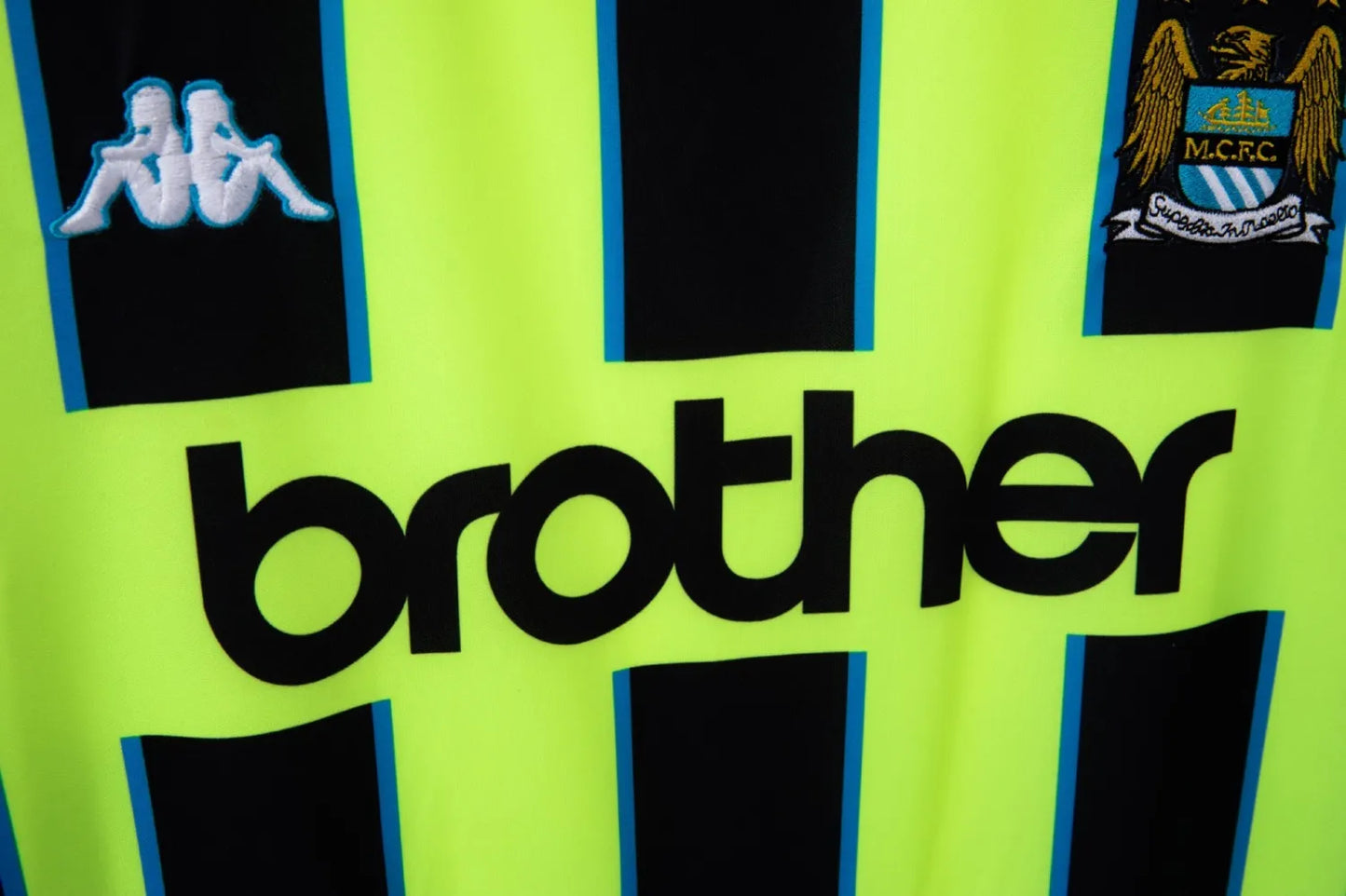 Manchester City FC 98/99 Away Retro Jersey.
