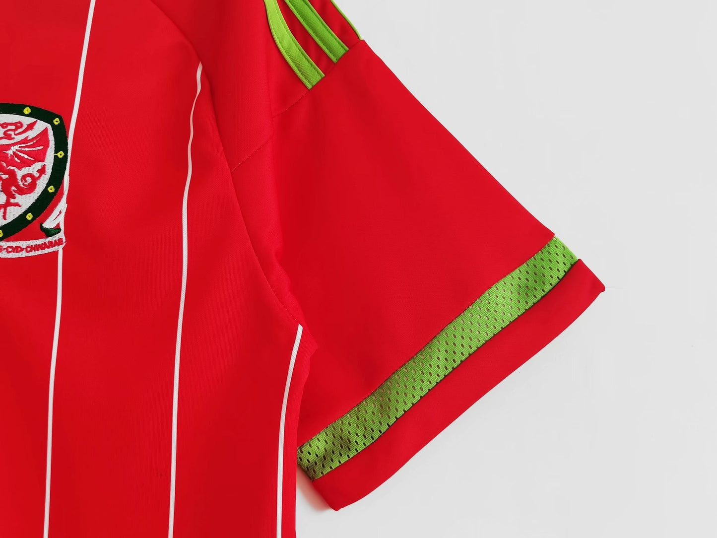 Wales 🏴󠁧󠁢󠁷󠁬󠁳󠁿 2015/16 Home Jersey. - World Cup Retro Soccer Shop
