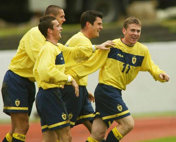 Scotland 🏴󠁧󠁢󠁳󠁣󠁴󠁿 2002 Away Jersey. - World Cup Retro Soccer Shop