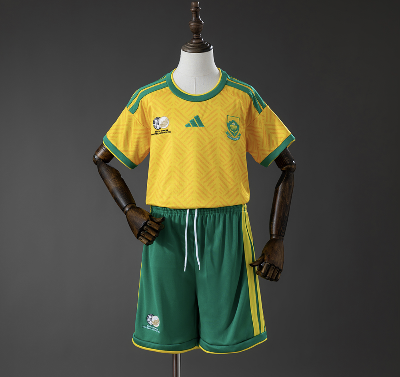 Sth Africa 🇿🇦 2026 World Cup Kids Kit Set Home Jersey, Shorts & Socks.