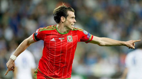 Wales 🏴󠁧󠁢󠁷󠁬󠁳󠁿 2015/16 Home Jersey. - World Cup Retro Soccer Shop