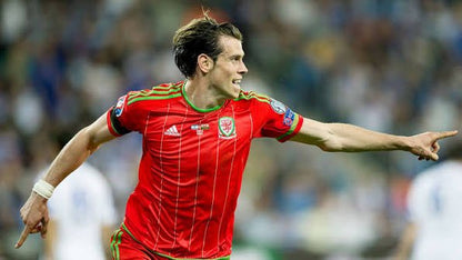 Wales 🏴󠁧󠁢󠁷󠁬󠁳󠁿 2015/16 Home Jersey. - World Cup Retro Soccer Shop